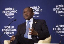 800px-Erastus_J._O._Mwencha_-_World_Economic_Forum_on_Africa_2012_(2).jpg