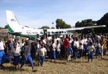 AMREF_Flying_Doctors_aan_het_werk_in_Tanzania.JPG