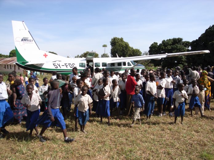 AMREF_Flying_Doctors_aan_het_werk_in_Tanzania.JPG